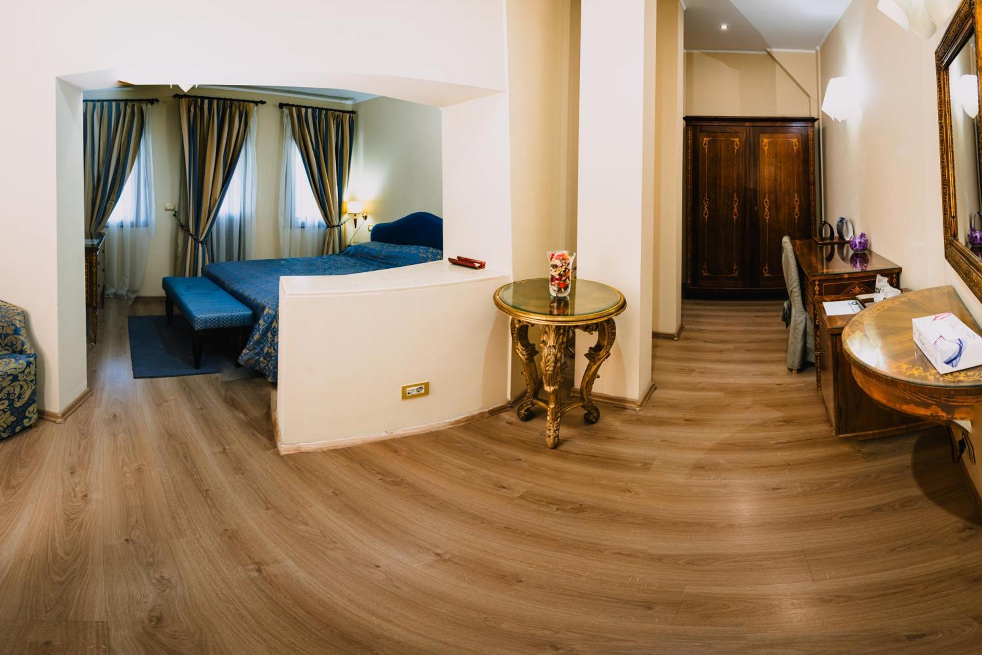 Vigo Hotel Ploieşti Exteriör bild
